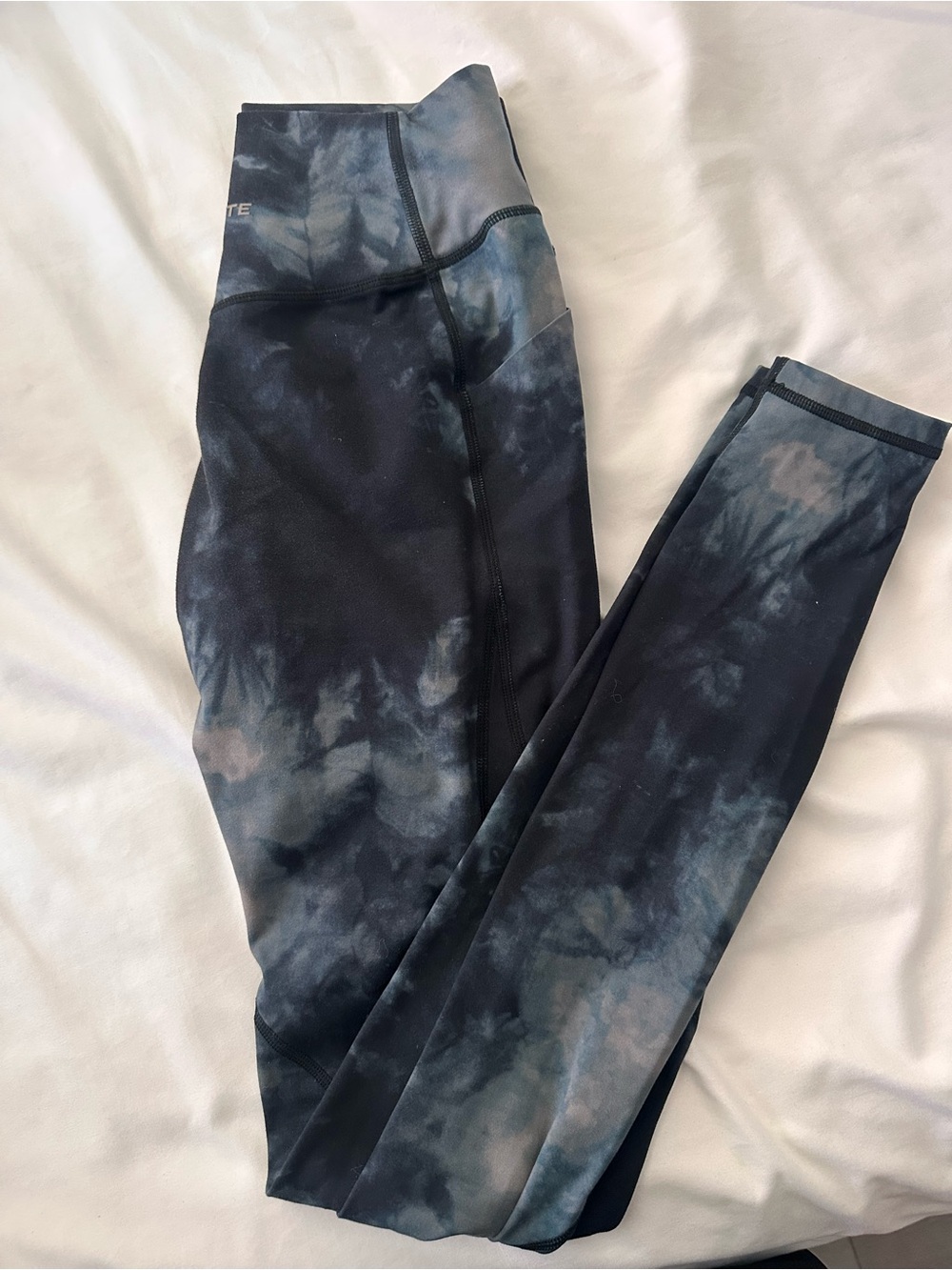 Alphalete Oil Stain Leggings - size S